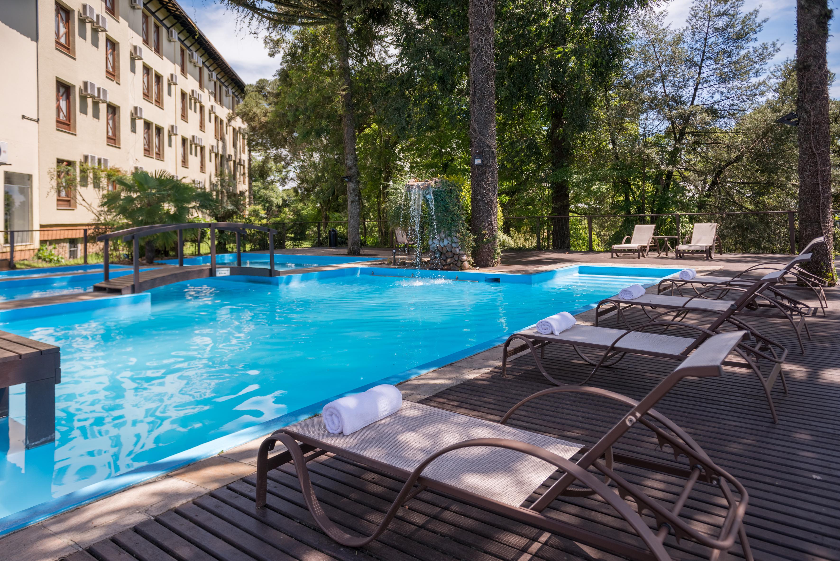 Wish Serrano Resort Gramado Ngoại thất bức ảnh The swimming pool at the hotel